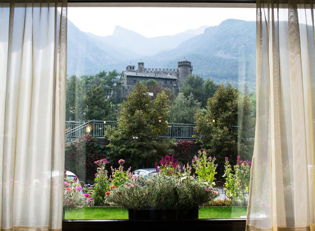 Hotel Comtes De Challant Albergo Etico Valle D'Aosta フェーニス エクステリア 写真