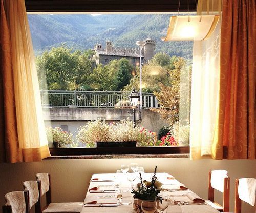 Hotel Comtes De Challant Albergo Etico Valle D'Aosta フェーニス エクステリア 写真